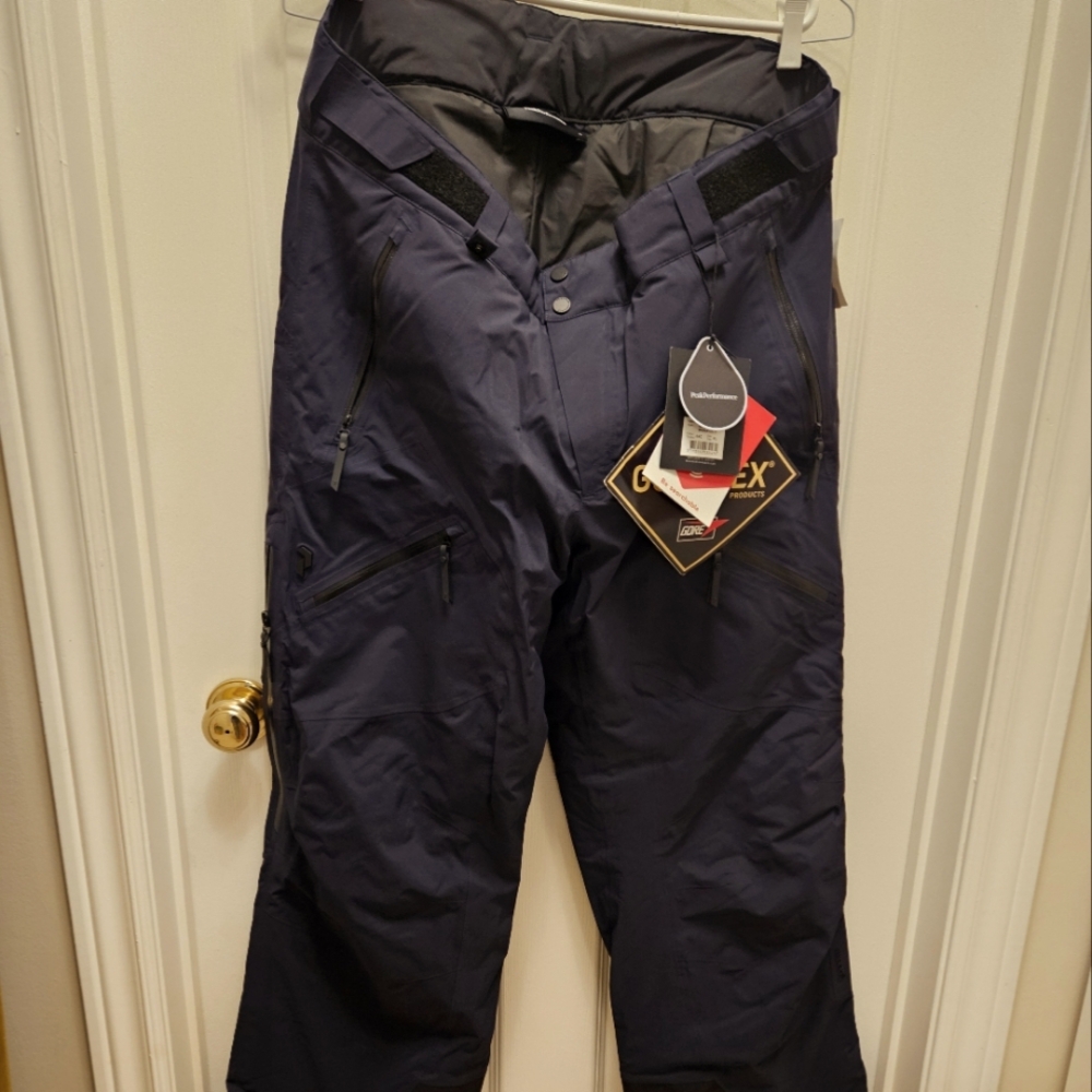 Women's Black Peak Performance Ski Pants.  Women XL